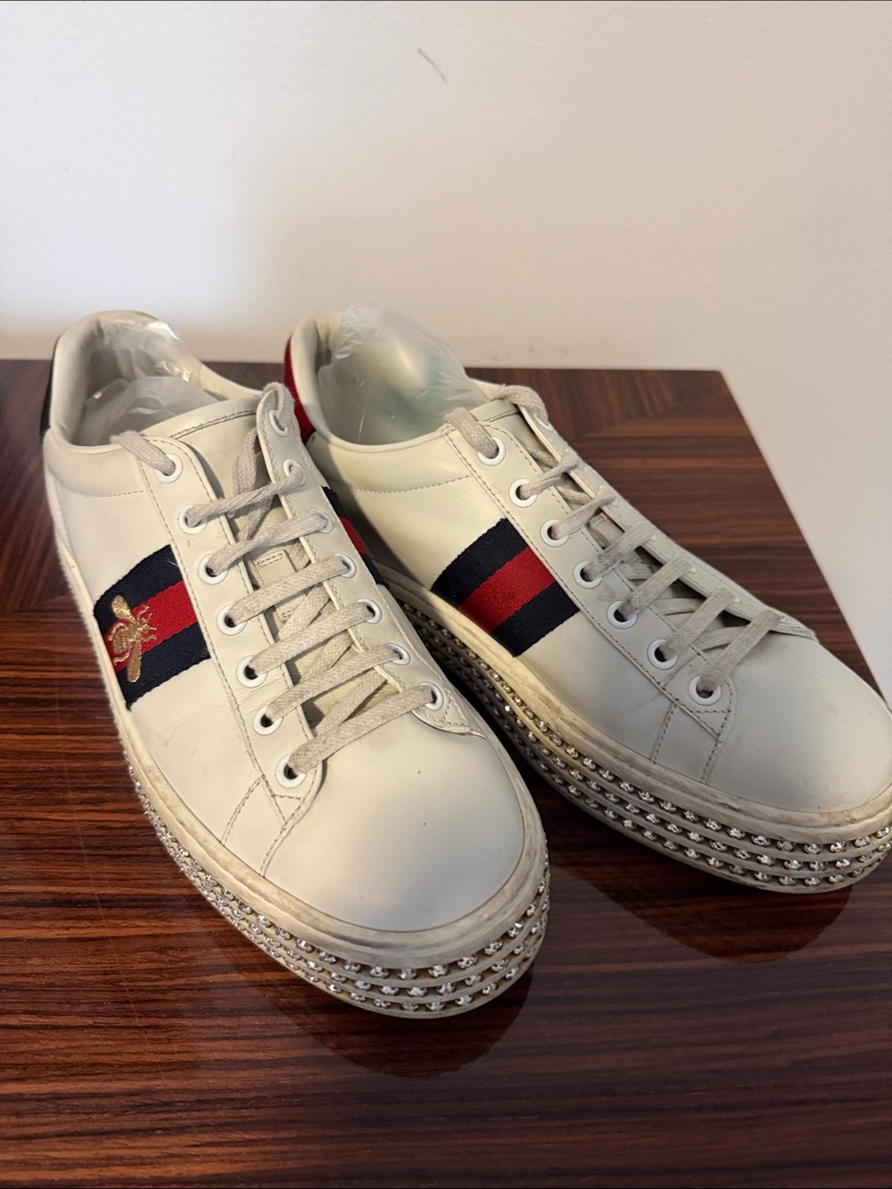 Gucci White Leather Low-Top Sneakers with Navy & Red Stripe and Gold Bee